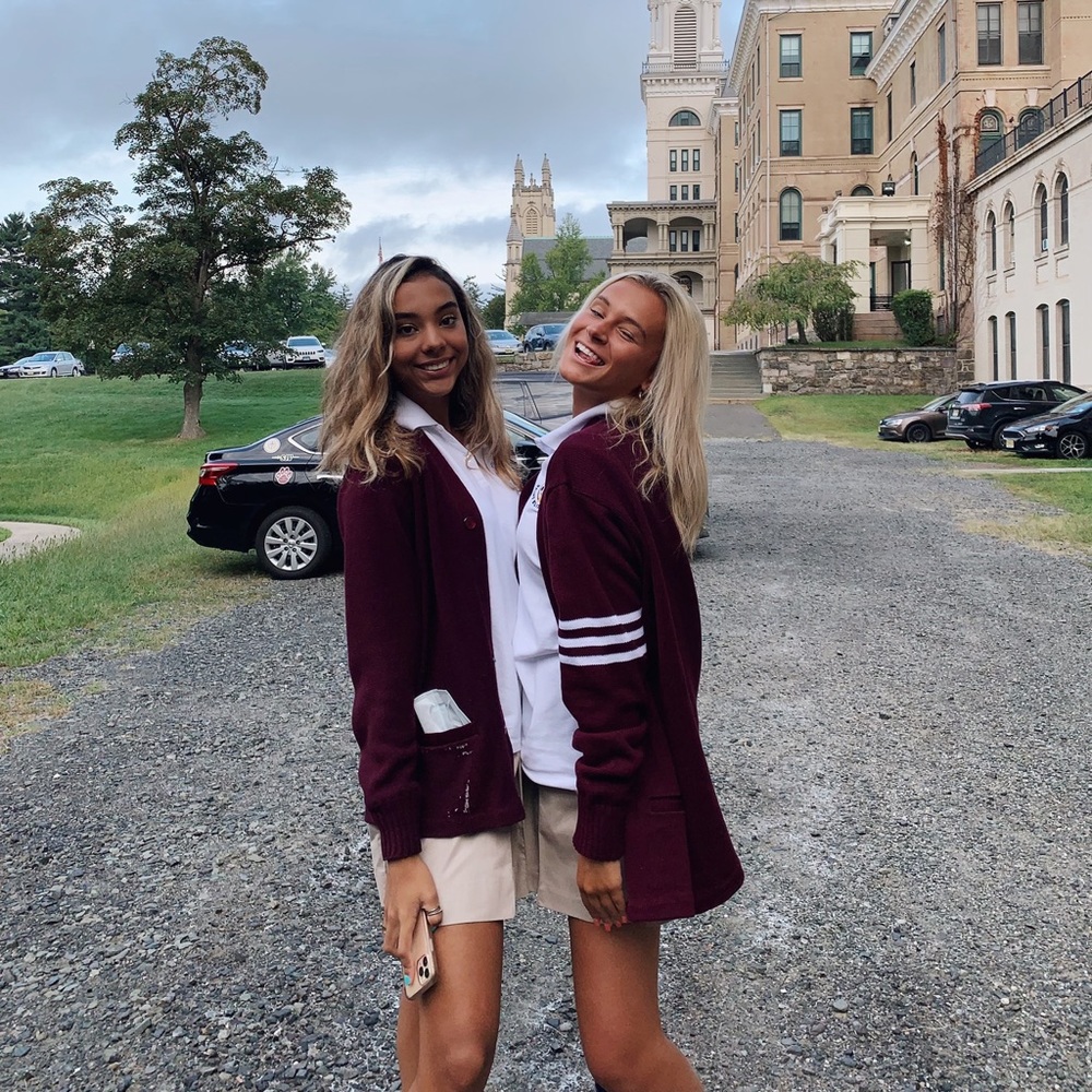 Meet your Posher, Mia